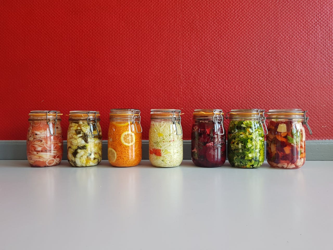 Probiyotik açısından zengin fermente gıdalar: yoğurt, kefir, lahana turşusu