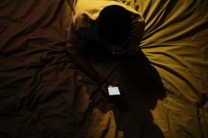 Telefonun Ekranı Açıldığı An Vücutta Olan İlk On Saniye