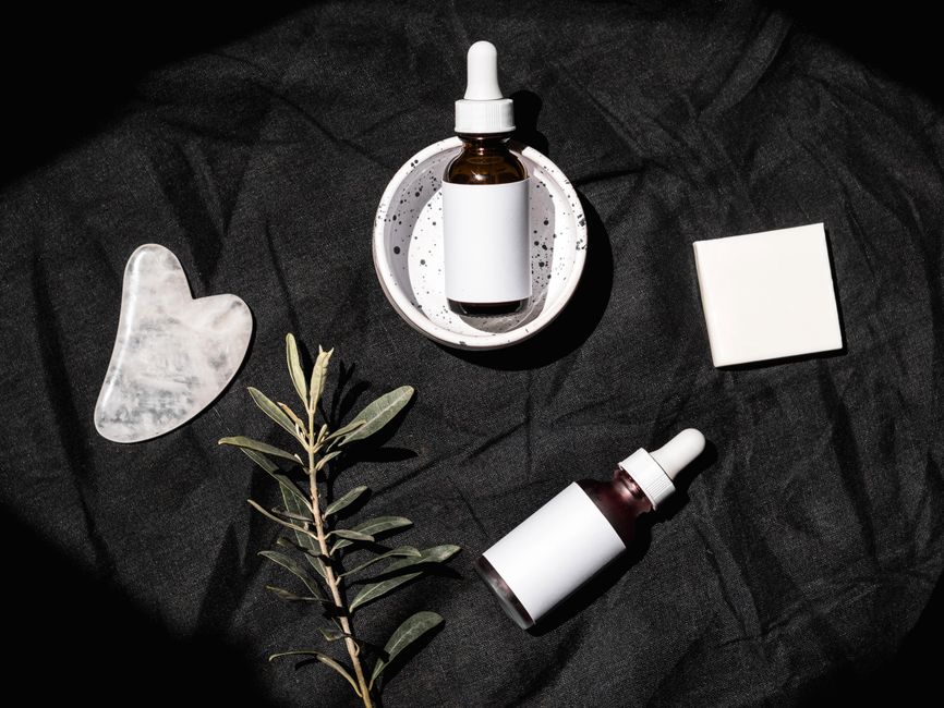 Cilt bakım ürünleri ve gua sha